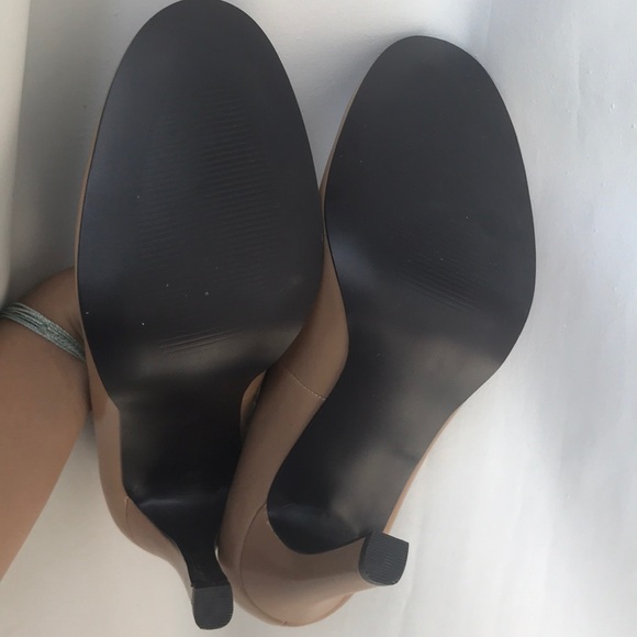 Heels - Picture 3 of 3